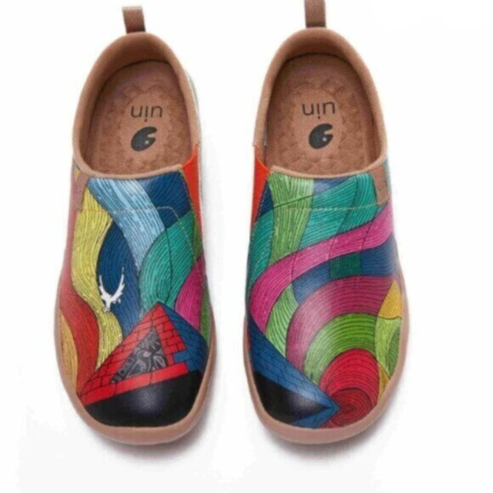 Womens UIN Slip On Shoes Microfiber leather upper Pyramid Size 5 NWT